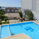 La Terraza 2*